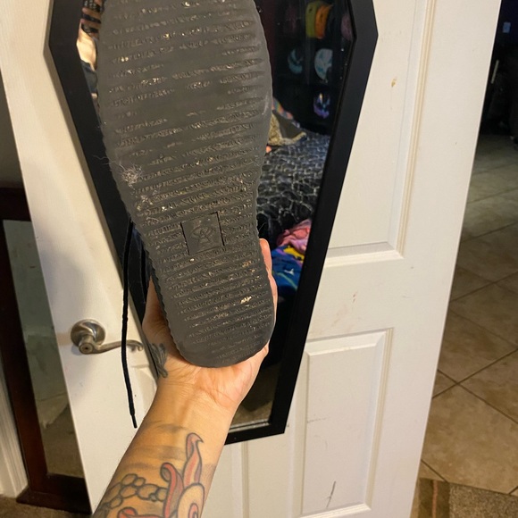 Strange cvlt chessla shoe. - Picture 2 of 3